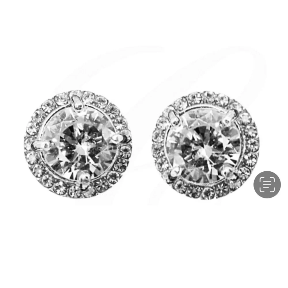 Cubic Zirconia Silver Stud Lux Earrings NEW - Picture 2 of 8